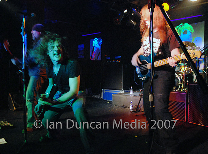 HAPPY RETURN ... From left, Dean Howard (guitar), Toby Jepson (vocals and guitar), David
Boyce (bass) on stage at Vivaz...