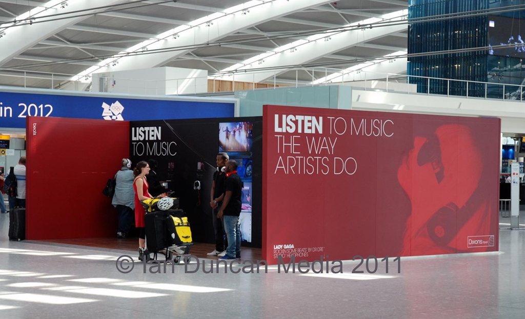 AIRPORT... Heathrow in the UK...