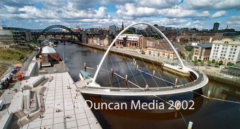 BLINKING BRIDGE... The bridge between Gateshead and Newcastle in the north-east of England in August 2002... Picture: Ian Duncan.