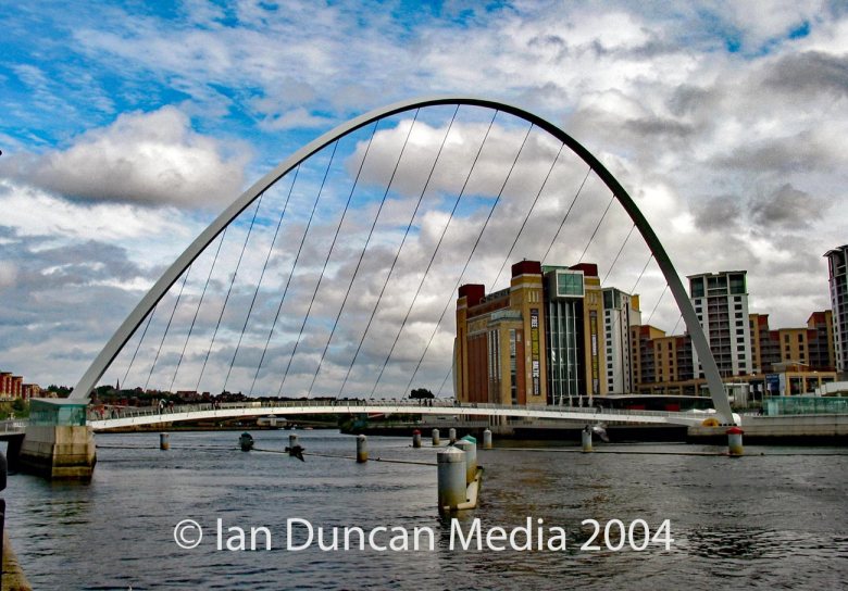 BLINKING BRIDGE... The bridge between Gateshead and Newcastle in the north-east of England in September 2004... Picture: Ian Duncan.