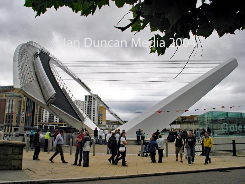 BLINKING BRIDGE... The bridge between Gateshead and Newcastle in the north-east of England in September 2004... Picture: Ian Duncan.