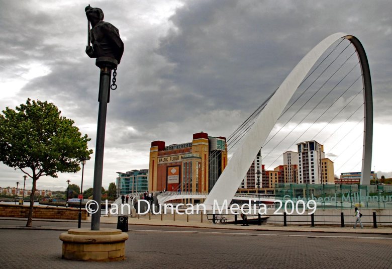BLINKING BRIDGE... The bridge between Gateshead and Newcastle in the north-east of England in September 2009... Picture: Ian Duncan.